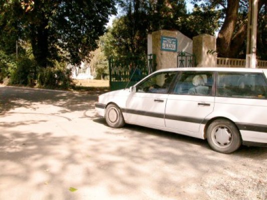 S-a urcat băut la volan şi a dat cu autoturismul în gardul Spitalului de Psihiatrie